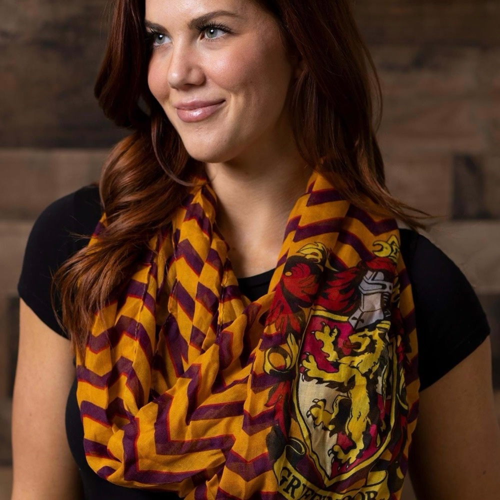 NWT Elope Warner Bros. Harry Potter Red and Gold lightweight Scarf